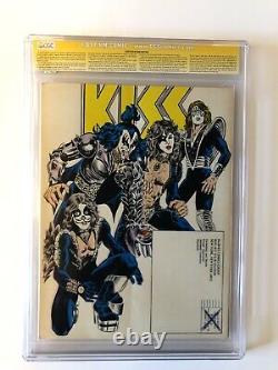 FOOM #17 STAN LEE cover Signed By Stan Lee 1977 KISS Preview RARE CGC 5.5
