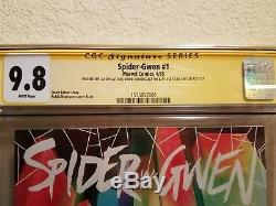 Spider Gwen 1. Signed by Stan Lee Jason Latour & Robbi Rodriguez CGC 9.8